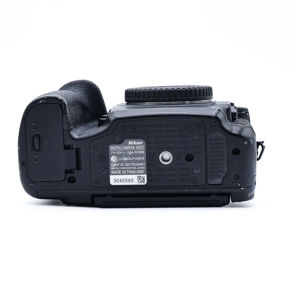 NIKON D850 45.7MP FX-Format DSLR Camera Body ONLY - BRAND NEW SHUTTER